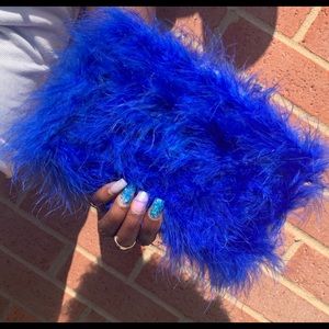 Blue fur clutch